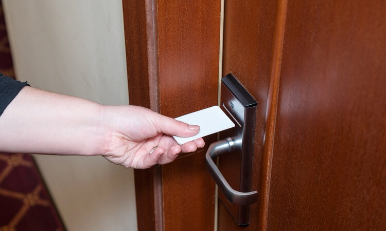 How Do Hotel Key Cards Work