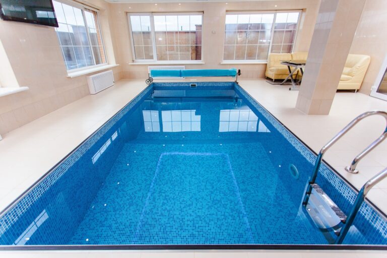 What Hotels in Las Vegas Have Indoor Pools?
